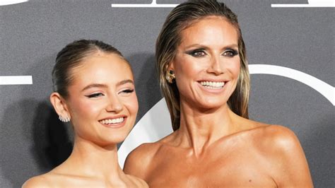 Heidi Klum poses with daughter Leni and mom Erna in lingerie。